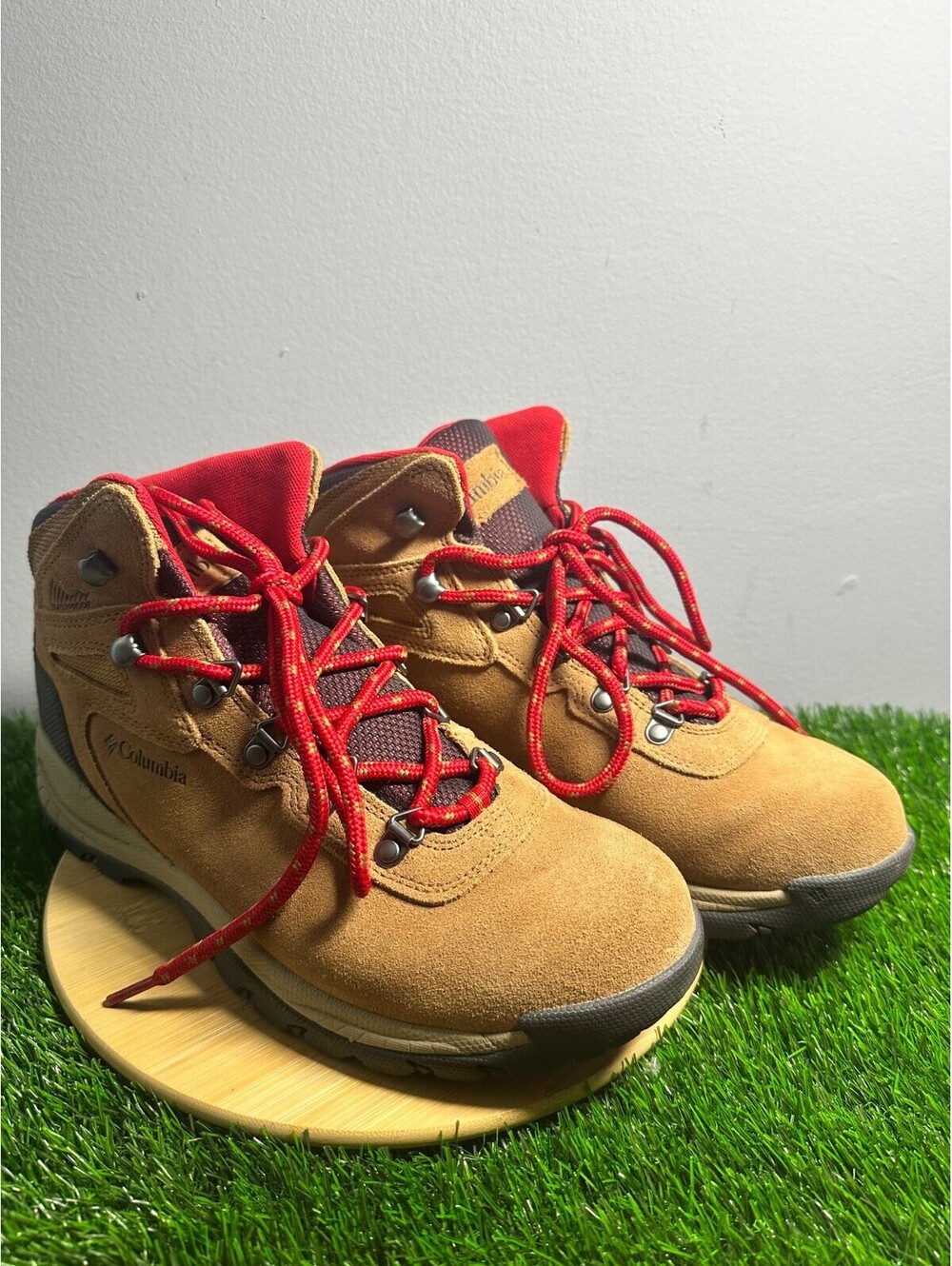 Columbia Boots Women Sz 9.5 Newton Ridge Plus Waterproof Excellent
